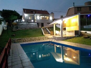 Alquiler temporario-Chalet c/piscina, vista al lago- Sierras de Cba.