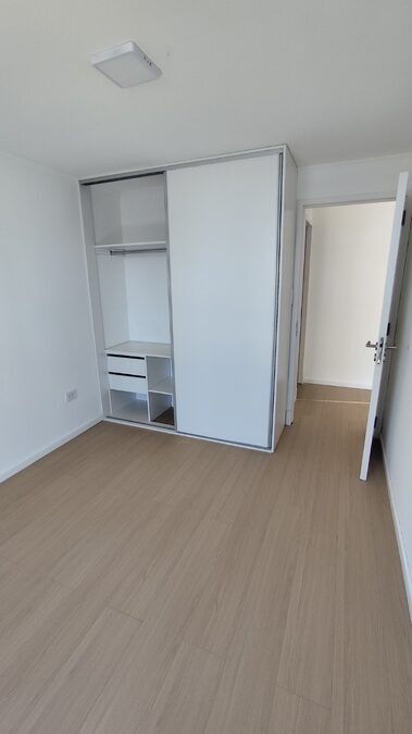 DUEÑO ALQUILA - SIN COMISIÓN INM. - FRENTE A LA UNER - 1 DORMITORIO - Dpto. 7ºD