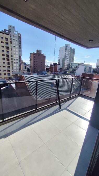 DUEÑO ALQUILA - SIN COMISIÓN INM. - FRENTE A LA UNER - 1 DORMITORIO - Dpto. 7ºD