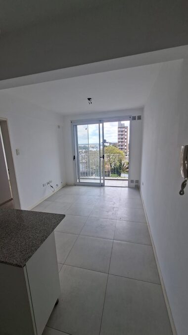 ALQUILO MODERNO DEPARTAMENTO CENTRICO