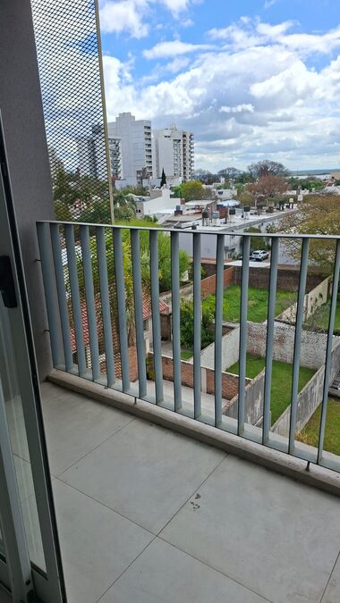 ALQUILO MODERNO DEPARTAMENTO CENTRICO