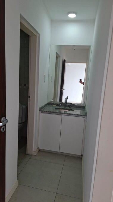 ALQUILO MODERNO DEPARTAMENTO CENTRICO