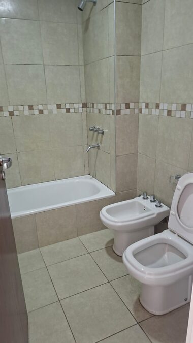ALQUILO MODERNO DEPARTAMENTO CENTRICO
