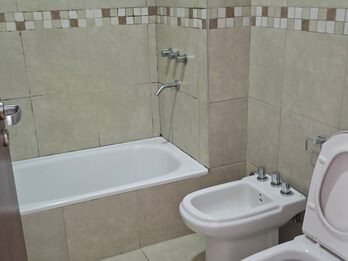 ALQUILO MODERNO DEPARTAMENTO CENTRICO