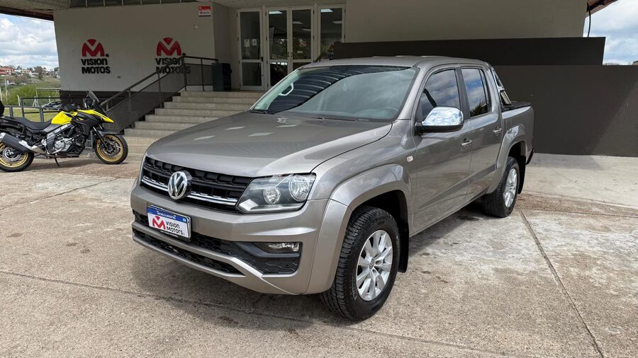 VOLKSWAGEN  AMAROK 20TD 4X2 DC COMFORTLINE AT. Recibimos vehículo menor y mayor valor