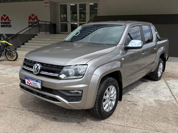 VOLKSWAGEN  AMAROK 20TD 4X2 DC COMFORTLINE AT. Recibimos vehículo menor y mayor valor