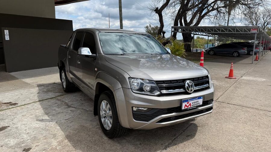 VOLKSWAGEN  AMAROK 20TD 4X2 DC COMFORTLINE AT. Recibimos vehículo menor y mayor valor