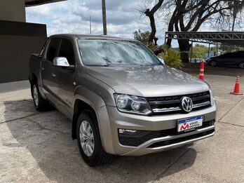 VOLKSWAGEN  AMAROK 20TD 4X2 DC COMFORTLINE AT. Recibimos vehículo menor y mayor valor