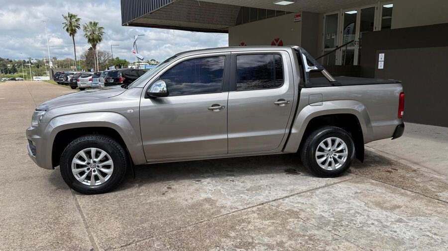 VOLKSWAGEN  AMAROK 20TD 4X2 DC COMFORTLINE AT. Recibimos vehículo menor y mayor valor