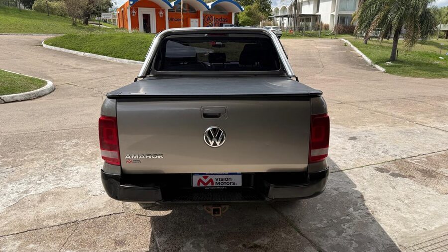 VOLKSWAGEN  AMAROK 20TD 4X2 DC COMFORTLINE AT. Recibimos vehículo menor y mayor valor