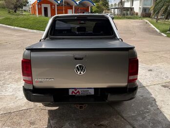 VOLKSWAGEN  AMAROK 20TD 4X2 DC COMFORTLINE AT. Recibimos vehículo menor y mayor valor