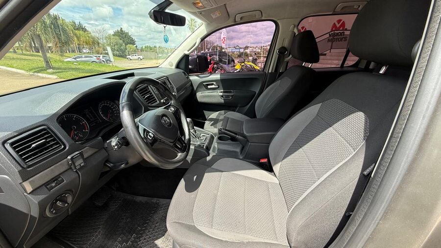 VOLKSWAGEN  AMAROK 20TD 4X2 DC COMFORTLINE AT. Recibimos vehículo menor y mayor valor