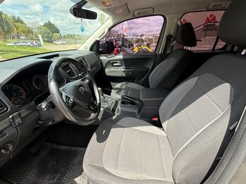 VOLKSWAGEN  AMAROK 20TD 4X2 DC COMFORTLINE AT. Recibimos vehículo menor y mayor valor