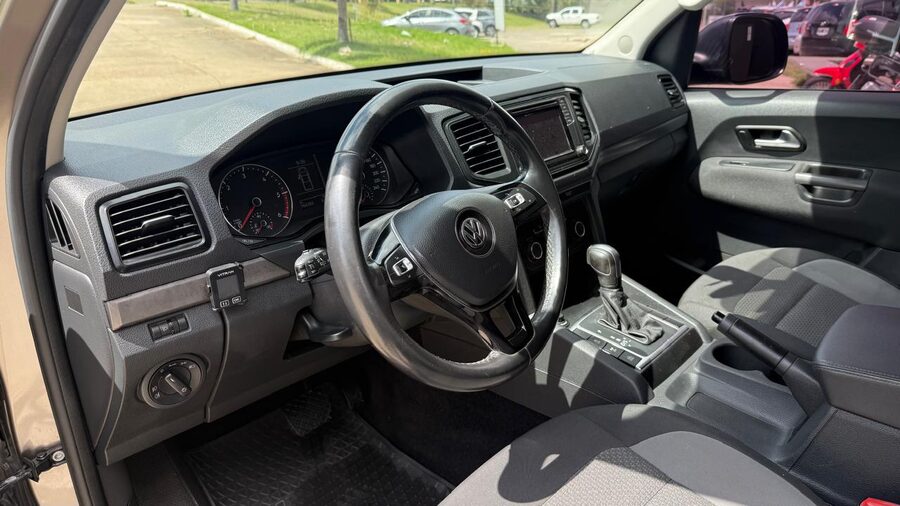 VOLKSWAGEN  AMAROK 20TD 4X2 DC COMFORTLINE AT. Recibimos vehículo menor y mayor valor