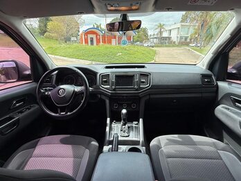VOLKSWAGEN  AMAROK 20TD 4X2 DC COMFORTLINE AT. Recibimos vehículo menor y mayor valor