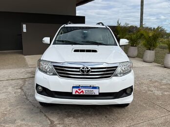 TOYOTA  HILUX SW4 3.0 TDI 4X4 SRV C/CUERO AT. Recibo vehículo menor y mayor valor