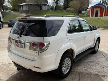 TOYOTA  HILUX SW4 3.0 TDI 4X4 SRV C/CUERO AT. Recibo vehículo menor y mayor valor