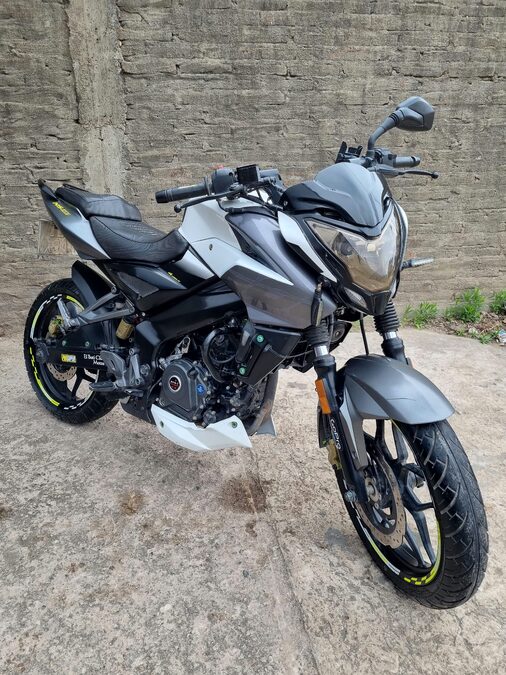 Urgente Bajaj Rouser NS 200