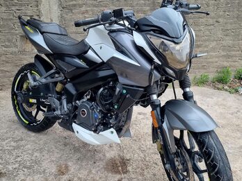 Urgente Bajaj Rouser NS 200