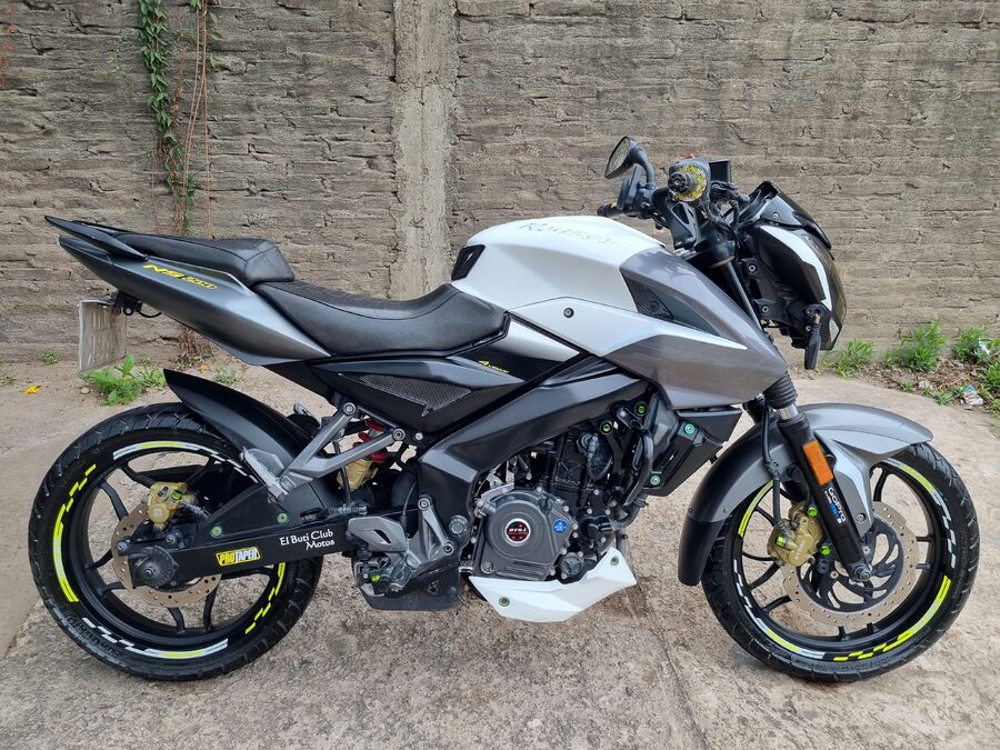 Urgente Bajaj Rouser NS 200