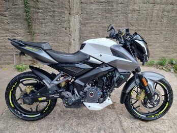Urgente Bajaj Rouser NS 200