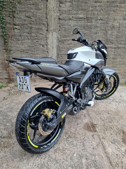 Urgente Bajaj Rouser NS 200