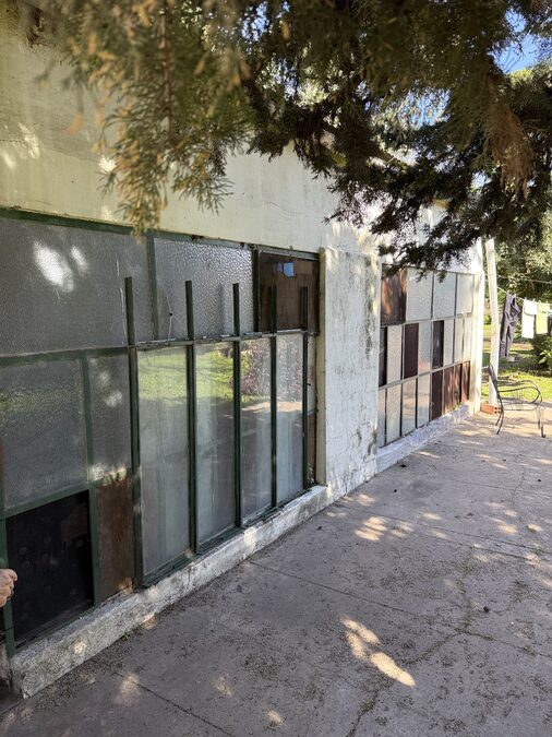 AV.ZANNI VENDO AMPLIA CASA A REFACCIONAR.CON TERRENO. IDEAL EMPRENDIMIENTOS.