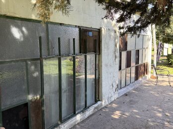 AV.ZANNI VENDO AMPLIA CASA A REFACCIONAR.CON TERRENO. IDEAL EMPRENDIMIENTOS.