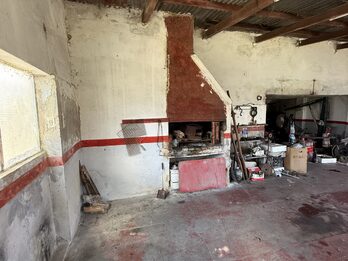 AV.ZANNI VENDO AMPLIA CASA A REFACCIONAR.CON TERRENO. IDEAL EMPRENDIMIENTOS.