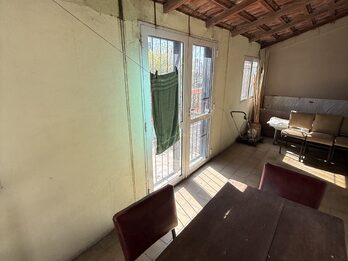 AV.ZANNI VENDO AMPLIA CASA A REFACCIONAR.CON TERRENO. IDEAL EMPRENDIMIENTOS.
