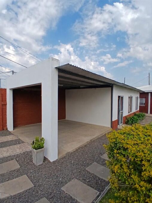 CASA / 3 AMBIENTES / PILETA / QUINCHO / PARANÁ ZONA SUR