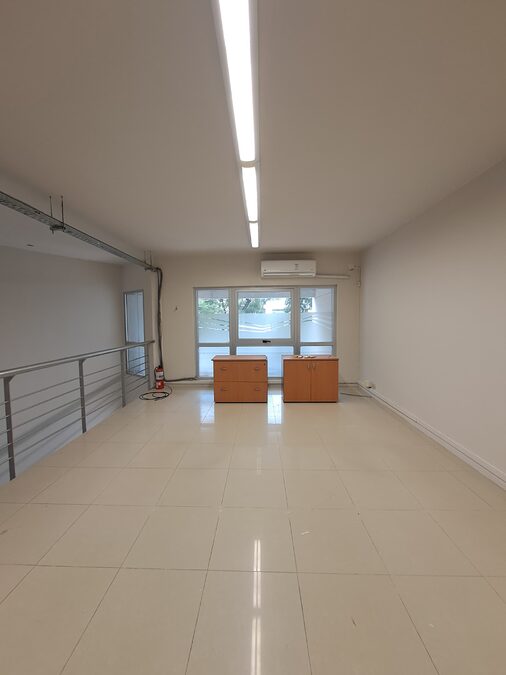 Oficina/Local con Cochera y Terraza – Excelente Renta