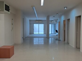 Oficina/Local con Cochera y Terraza – Excelente Renta