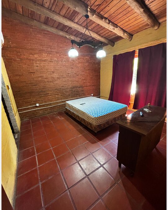 ESTILO COLONIAL RÚSTICO 1.200 m² | ACCESO NORTE – ZONA SEMINARIO