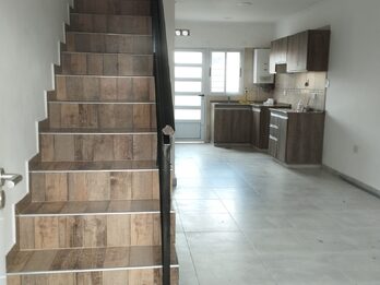 Alquilo Duplex 2 dormitorios 2 baños - patio verde - zona Av. de las Americas