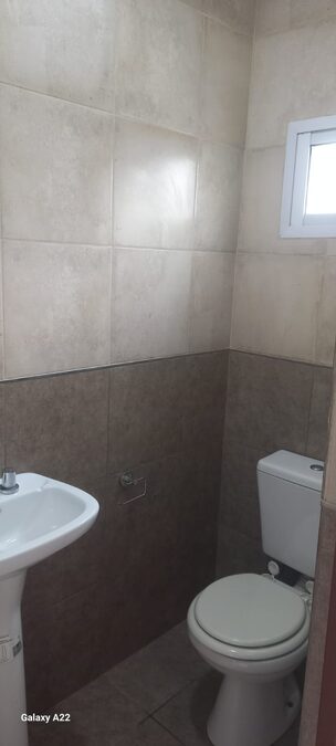 Alquilo Duplex 2 dormitorios 2 baños - patio verde - zona Av. de las Americas