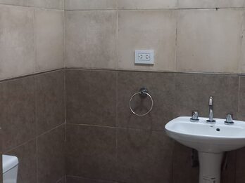 Alquilo Duplex 2 dormitorios 2 baños - patio verde - zona Av. de las Americas
