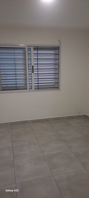 Alquilo Duplex 2 dormitorios 2 baños - patio verde - zona Av. de las Americas