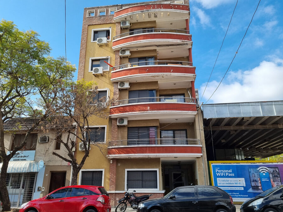 ALQUILER – Monoambiente / Zona Centro/Parque.