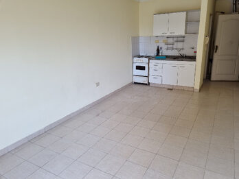ALQUILER – Monoambiente / Zona Centro/Parque.