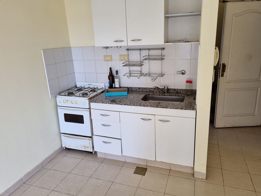 ALQUILER – Monoambiente / Zona Centro/Parque.