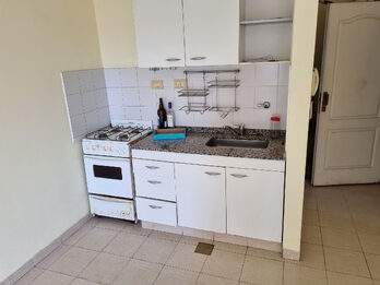 ALQUILER – Monoambiente / Zona Centro/Parque.