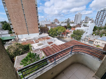 ALQUILER – Monoambiente / Zona Centro/Parque.