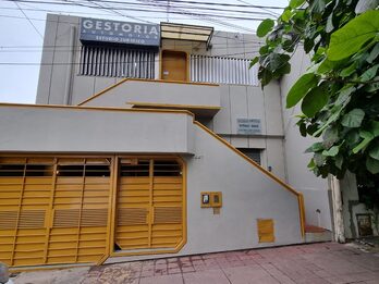 ALQUILER CASA 3 Dormitorios - Zona Av. Almafuerte y Artiga -