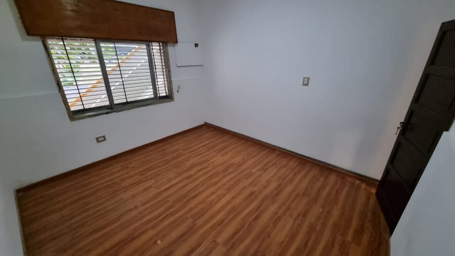 ALQUILER CASA 3 Dormitorios - Zona Av. Almafuerte y Artiga -