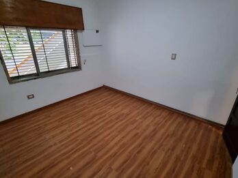 ALQUILER CASA 3 Dormitorios - Zona Av. Almafuerte y Artiga -