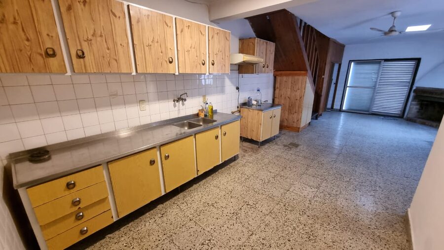 ALQUILER CASA 3 Dormitorios - Zona Av. Almafuerte y Artiga -