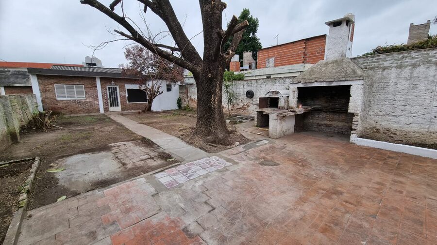 ALQUILER CASA 3 Dormitorios - Zona Av. Almafuerte y Artiga -