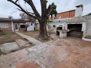 ALQUILER CASA 3 Dormitorios - Zona Av. Almafuerte y Artiga -