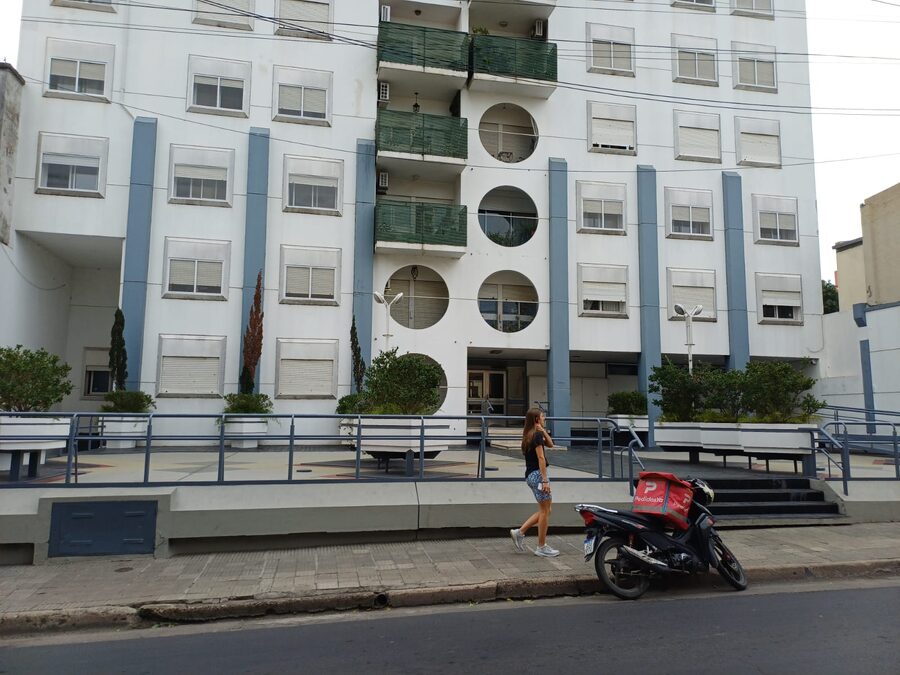 VENTA y/o ALQUILER DPTO. 3 Dormitorios y Cochera - Zona CENTRO -